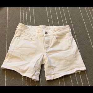 Low rise American eagle white denim shorts